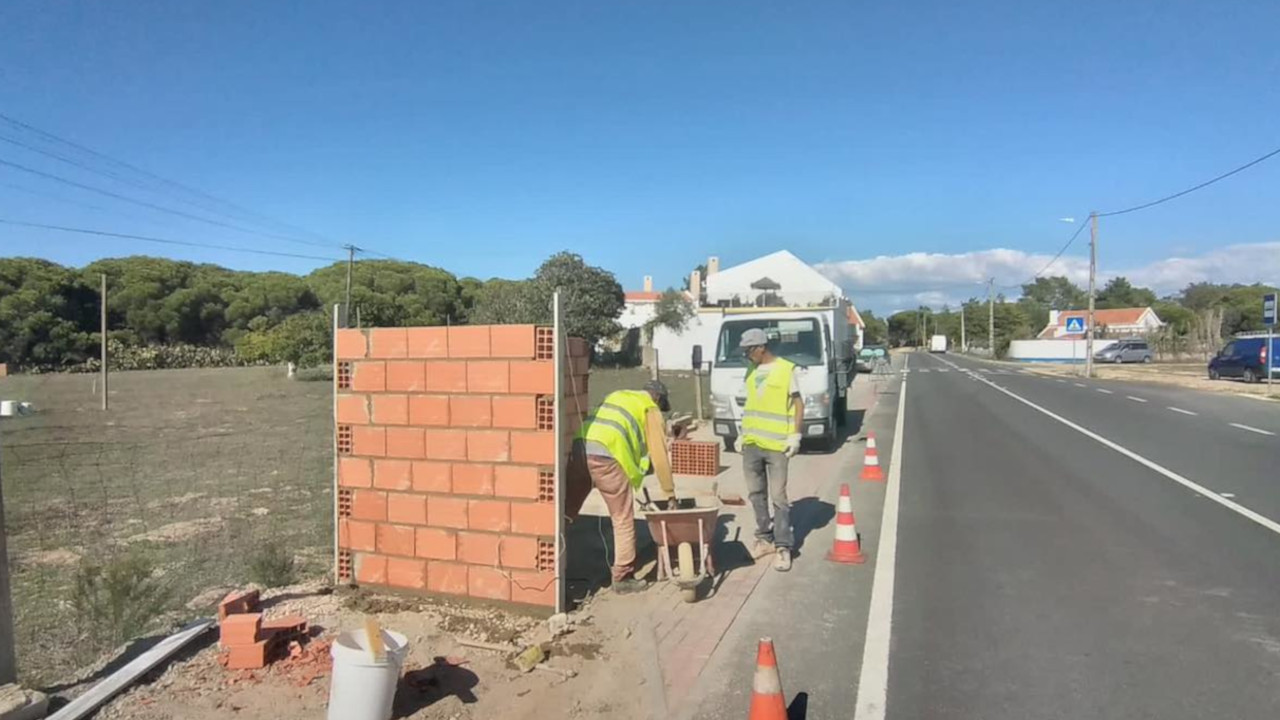 Construção de abrigo rodoviário na Galiza