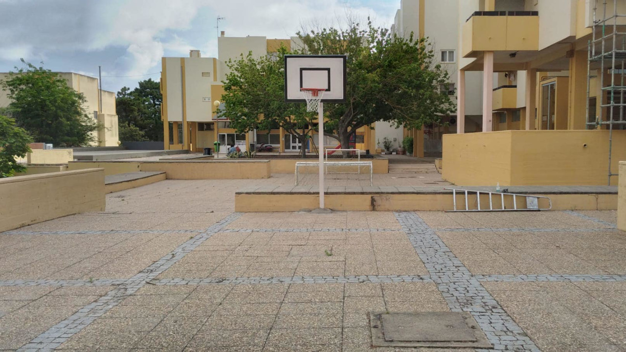 Nova tabela de basquetebol no Bairro das Torres